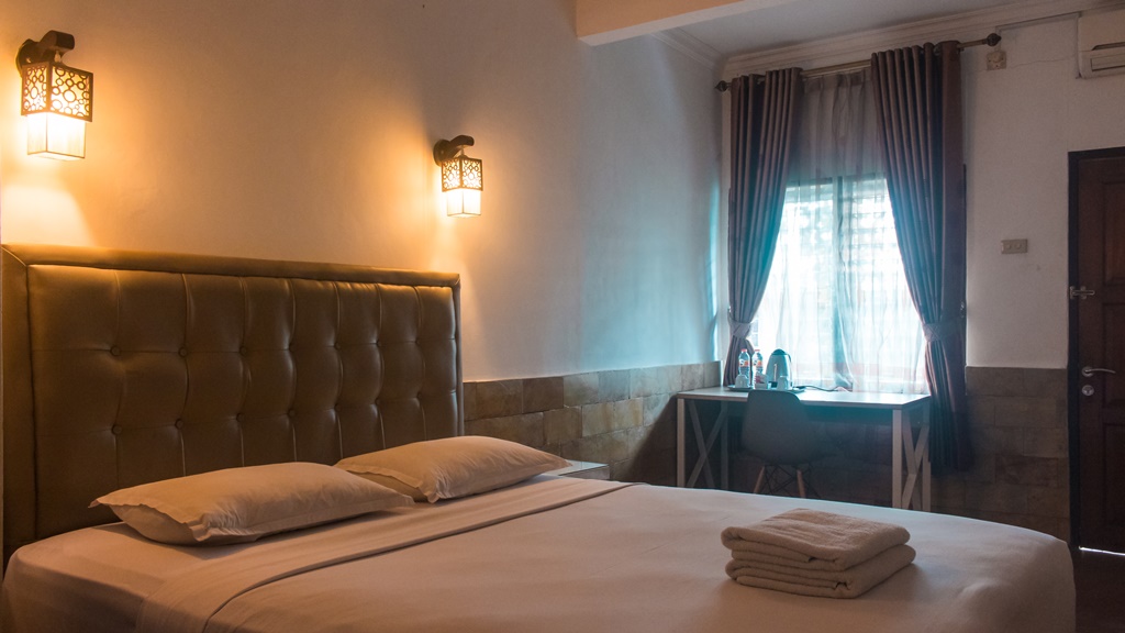 Hotel Duta Berlian Deluxe Room005